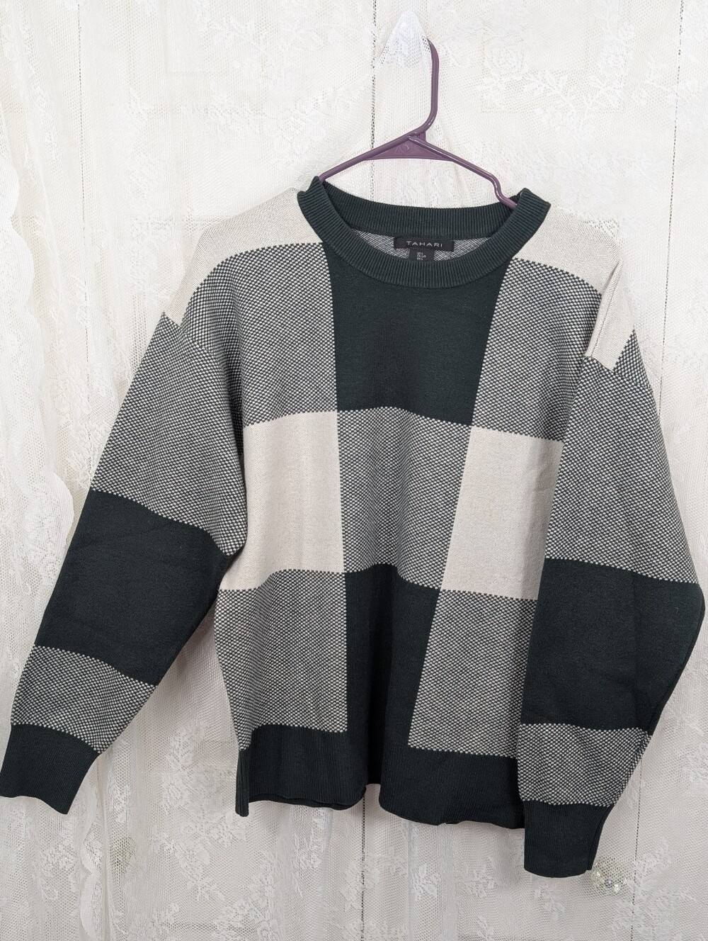Tahari: Women's Green/Cream Checkered Crewneck Sweater - Size Large